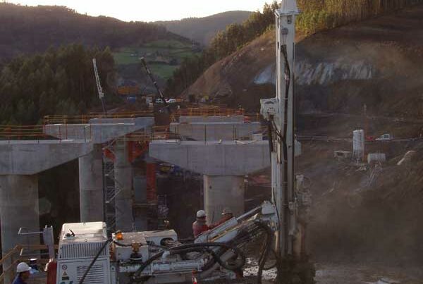 Micropilotes en cimentación de viaducto. Autovía del cantábrico tramo Gijón - Villaviciosa